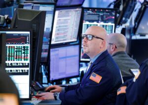 Wall Street abre mixto y el Dow Jones cae un 1,38%, lastrado por UnitedHealth - AlbertoNews