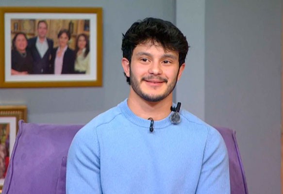 Xander, el hijo de Karina se lanza como cantautor