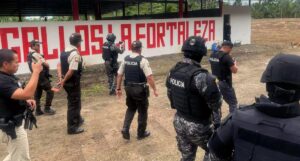 capturan a sospechosos con fusiles y escopetas