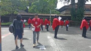 choque entre Policía y encapuchados en la Universidad de Antioquia