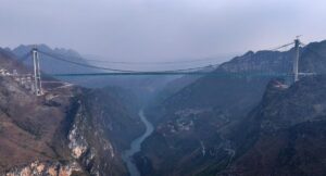 está en China y tiene 625 metros de altura