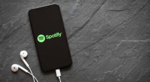 la app y la web se han caído y no se pueden escuchar música o podcasts en estos momentos