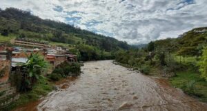 posibles crecientes súbitas e inundaciones