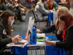¿Busca empleo? Bogotá tiene 100 vacantes para un puesto que no requiere experiencia | Empleo | Economía