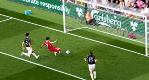 'Lucho' Díaz sigue en modo goleador y marcó en el empate del Liverpool contra Arsenal