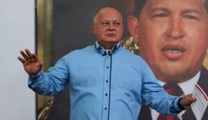 Cabello aseguró que salida de asilados políticos y madre de María Corina Machado se debió a una «negociación»