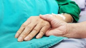 La doctora que dejó de atender partos y pasó a ayudar a morir a pacientes enfermos