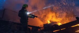 Rusia ataca territorio ucraniano con 90 drones y 2 misiles - AlbertoNews