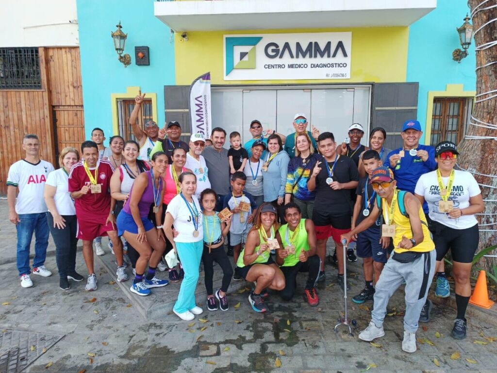31 concursantes participaron en la caminata 2k de la clínica Alfa