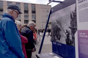 80 años después de la guerra, en Berlín la memoria camina contigo