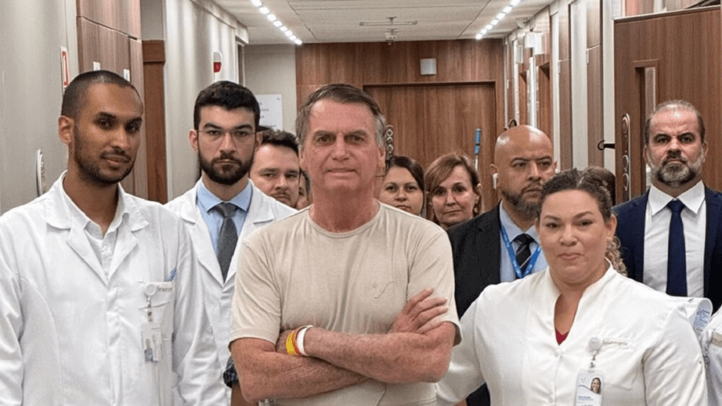 A casi un mes de la cirugía, Jair Bolsonaro será dado de alta en Brasilia