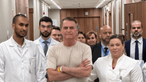 A casi un mes de la cirugía, Jair Bolsonaro será dado de alta en Brasilia