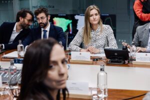 Aagesen afirma que señalar a las renovables en el apagón es "irresponsable y simplista"