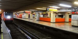 Alarma por la ola de pinchazos con droga a pasajeros del metro de Ciudad de México