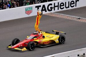 Álex Palou gana las 500 Millas de Indianápolis y entra en la leyenda del deporte español