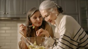 Alimentos y bebidas que te van a ayudar durante la menopausia