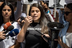 Andreína Baduel logró visitar a su hermano Josnars durante 15 minutos en El Rodeo I
