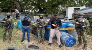 Armada de Ecuador detiene a cuatro colombianos