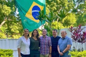Opositores asilados en Embajada de Argentina en Caracas Cruz Roja