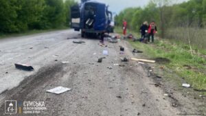 Ataque ruso contra civiles deja nueve muertos en Ucrania – DW – 17/05/2025
