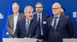 El alcalde de Barcelona, Jaume Collboni, junto al alcalde de Roma, Roberto Gualtieri, al presentar la petición de fondos de Mayors for Housing