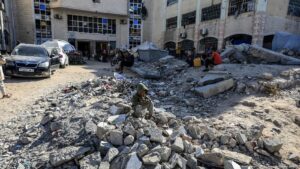 Bombardeos israelíes nocturnos dejan diez muertos en Gaza – DW – 25/05/2025