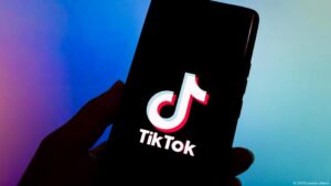Bruselas abre la puerta a una multa millonaria a TikTok – DW – 15/05/2025