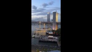 Buque escuela mexicano Cuauhtémoc sufre daños al chocar puente de Brooklyn en Nueva York - AlbertoNews