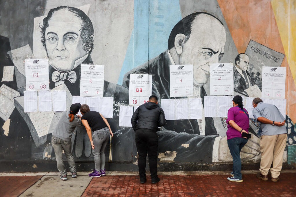 CNE asegura que hubo 42,63 % de participación: Psuv gana 23 gobernaciones y Capriles llega a la AN