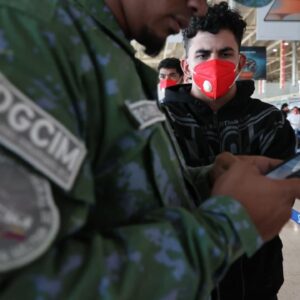 Cabello denuncia nueva separación de una familia venezolana en EEUU tras llegada de otro vuelo con migrantes