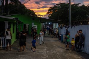 Cada vez más migrantes arriesgan la vida para ‘autodeportarse’, por Annie Correal – El Venezolano News