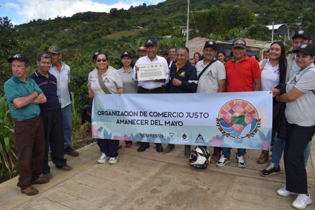 Cafeteros mejoran vías rurales en Nariño