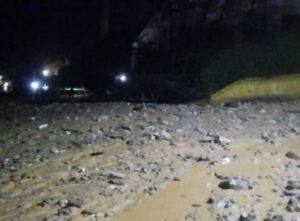 Calle de La Guaira colapsadas por el lodo tras intensas lluvias