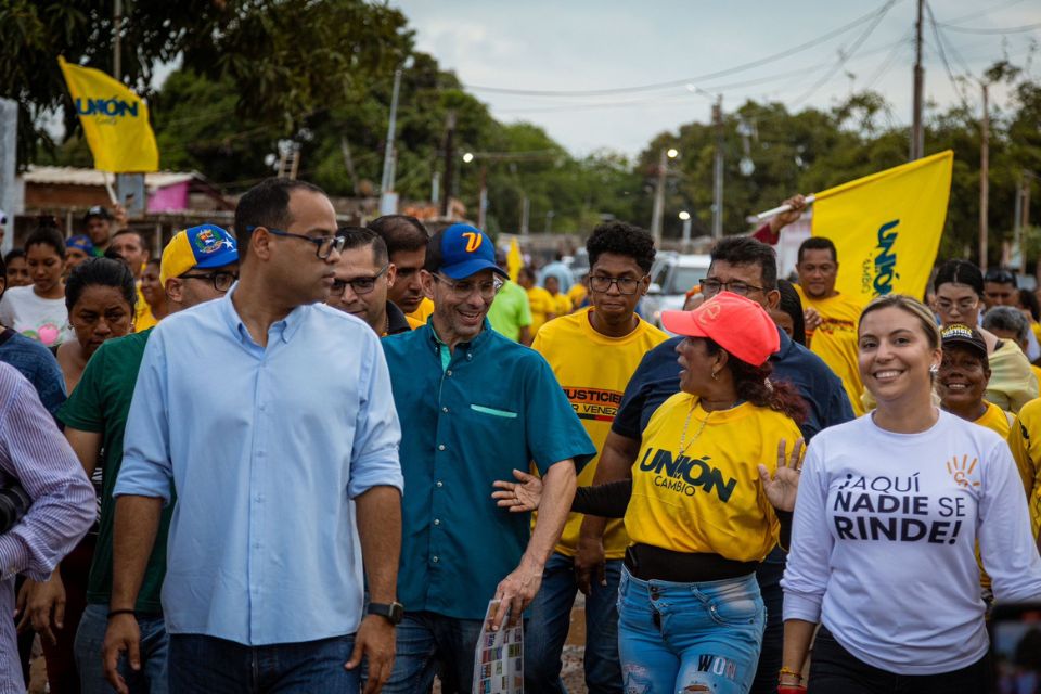 Capriles cree que chavismo busca que elección sea "clandestina"