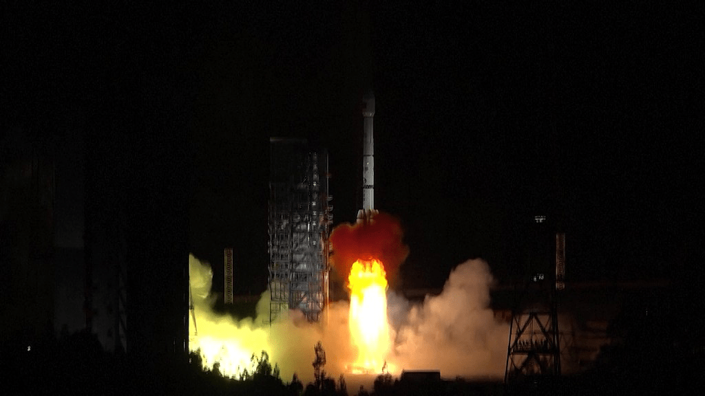 China lanzó nuevo satélite de retransmisión de datos