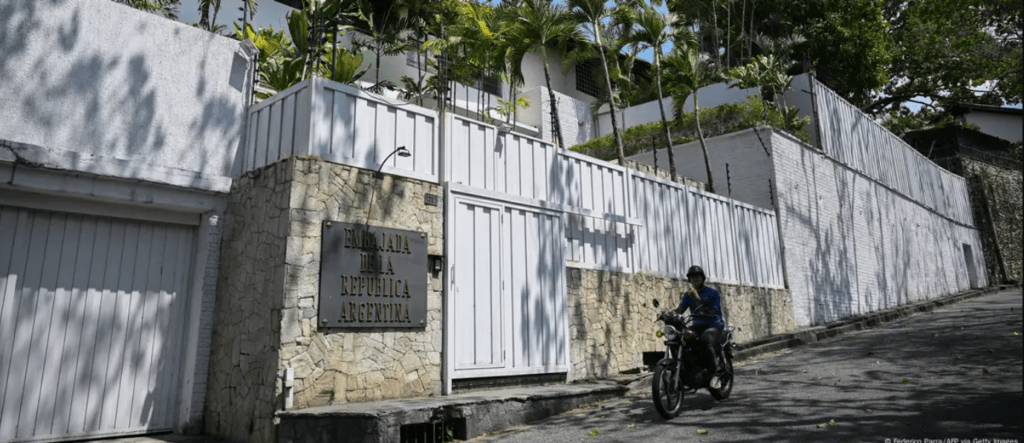 Comando Con Venezuela afirma que exrefugiados en embajada llegaron "sanos y salvos" a EEUU