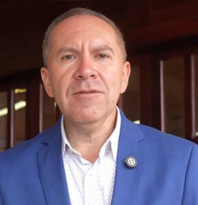 Fabio Cabrera, rector.