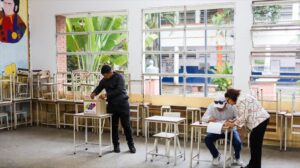 Comienzan las elecciones legislativas en Venezuela con una oposición dividida