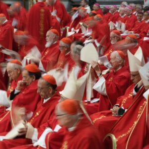 Cónclave 2025: la discreción de los obispos y las expectativas en el Vaticano durante la elección del papa