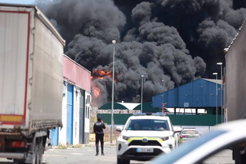 "Controlado y acotado" el incendio de Alcalá de cara a su extinción y "mensaje de tranquilidad" y de prevención