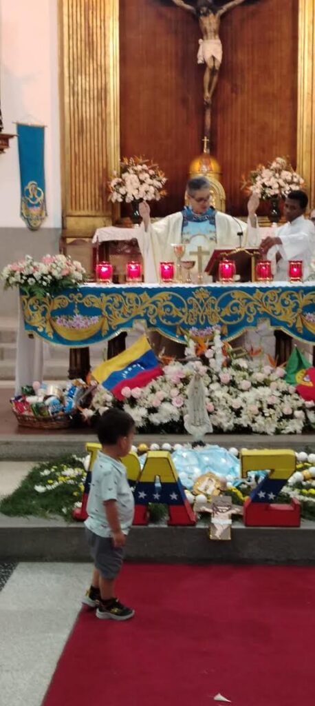 Coronaron a la Virgen de Fátima en Macuto