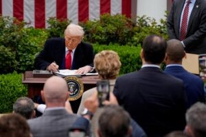 Corte Suprema bloquea deportaciones masivas de Trump y él responde: “¡Éste es un día malo y peligroso para Estados Unidos!”