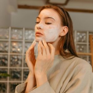 Cuida tu piel con el Skinimalism: menos es más en el cuidado facial