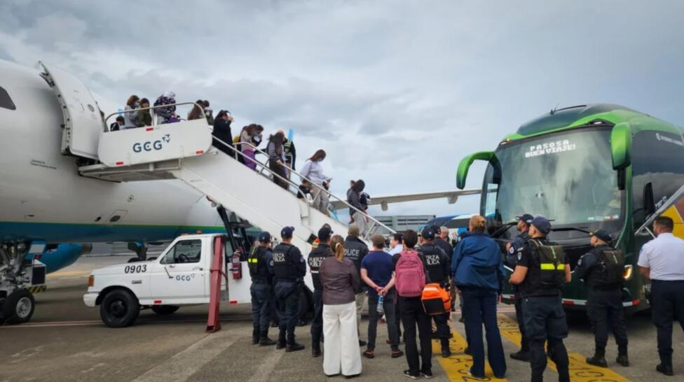 Personas deportadas desde Estados Unidos a Costa Rica denuncian abusos en los procedimientos establecidos para estos ciudadanos de terceros países, expulsados injustamente.