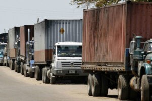 Documentación Retrasada en Colombia Podría Dejar Inoperativos a Más de 600 Vehículos de Carga Venezolanos