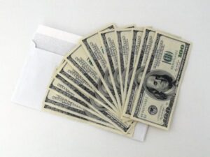 Dólar al alza por temor a inflación persistente en EE.UU.