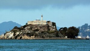 Donald Trump ordenó reabrir la cárcel de Alcatraz para los delincuentes más violentos de EEUU
