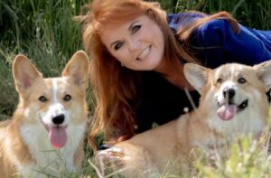 Duquesa de York asegura que Isabel II se comunica con ella a través de sus corgis