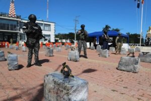 Ecuador interceptó una lancha con tonelada y media de droga que iba rumbo a Centroamérica y México