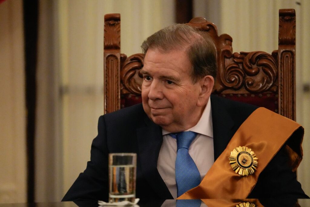 Edmundo González promete defender la libertad de prensa en Venezuela